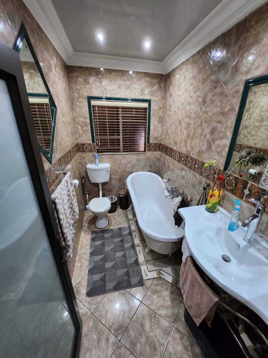 6 Bedroom Property for Sale in Vaalpark Free State